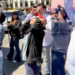 Realiza Jacobo Mendoza actividad en plaza Zubeldía para observar con seguridad eclipse solar.