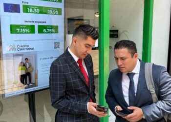 Peso se recupera; cotiza a 16.92 por dólar