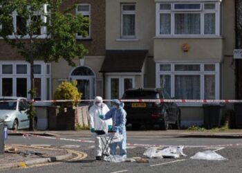 Muere niño de 14 años en ataque con espada en Londres