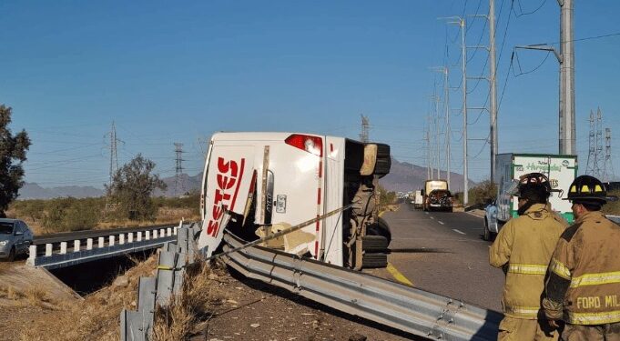 Volcamiento de camión deja saldo de un fallecido y 17 lesionados en Empalme