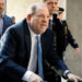 Tras fallo legal, Harvey Weinstein espera nuevo juicio en Nueva York