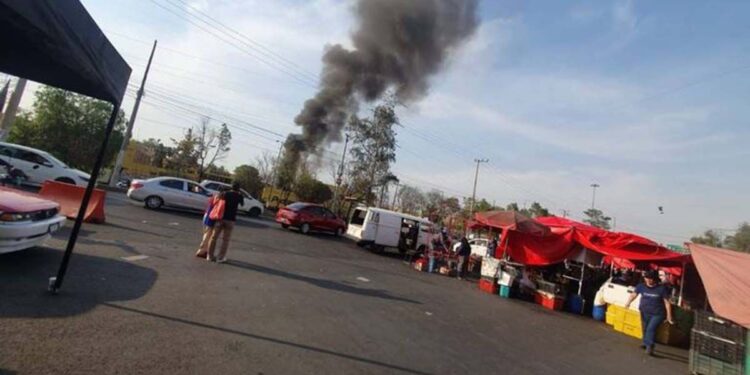 Helicóptero se desploma en CDMX; hay tres personas muertas