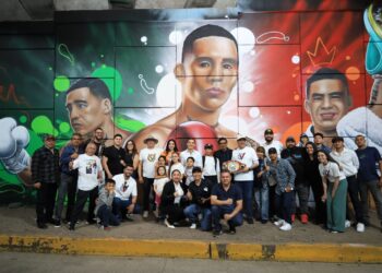 Se vuelca Nogales en homenaje Al campeón mundial Óscar Valdez