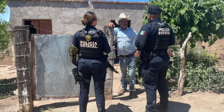 Atiende Policía Estatal a ciudadanos con patrullajes de vigilancia en Ejido Félix Gómez de Pitiquito.