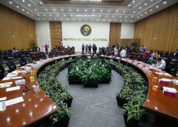 Presenta INE propuesta de moderadores para tercer debate presidencial