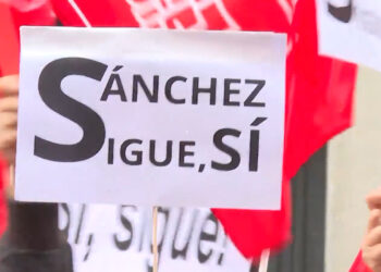 “Pedro Sánchez, estamos contigo”, claman miles de socialistas en Madrid