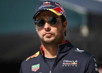 Red Bull mete presión a ‘Checo’ Pérez; hay diálogo con Carlos Sainz