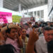 En un auténtico carnaval, simpatizantes le dan la bienvenida a CLAUDIA SHEINBAUM en ACAPULCO