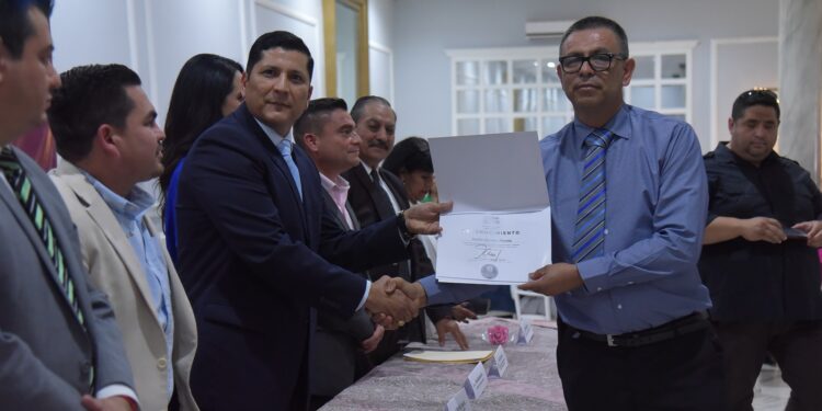 RECONOCEN AYUNTAMIENTO Y SEC A MAESTRAS Y MAESTROS EN SU DÍA
