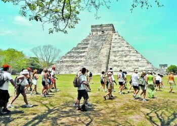 Economía relacionada al turismo en México creció 5.5 % en el cuarto trimestre de 2023