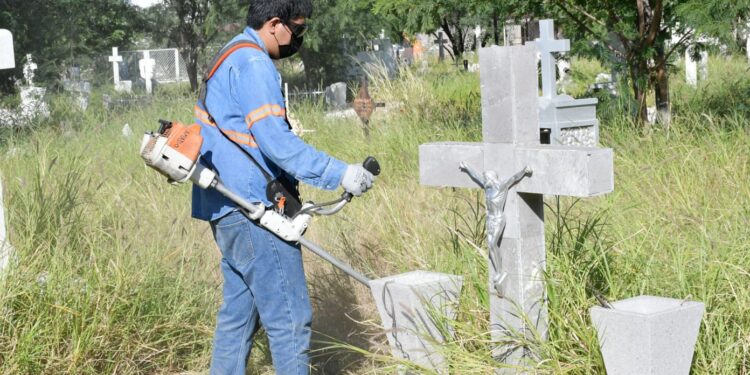 Lleva Servicios Públicos Municipales 92 por ciento de avance en la limpieza de panteones