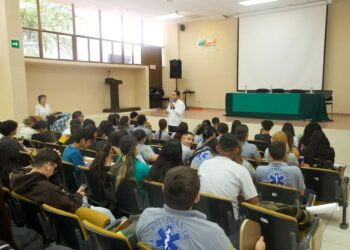 Heriberto Aguilar ante universitarios: con López Obrador, en 1997, iniciamos la revolución de conciencias