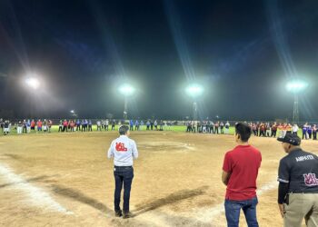 El ‘Beto’ Vázquez inaugura Ligas de Softbol de Huatabampo