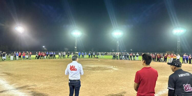 El ‘Beto’ Vázquez inaugura Ligas de Softbol de Huatabampo
