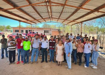 Se reúne ‘Beto’ Vázquez con vecinos de Ejidos del Sur
