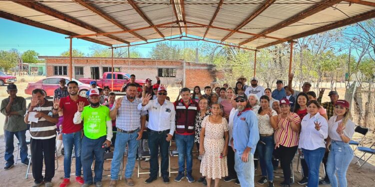 Se reúne ‘Beto’ Vázquez con vecinos de Ejidos del Sur