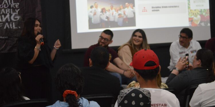 Participa JFGM en Foro «¿Qué Onda con los Jóvenes?»