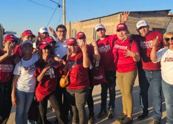 Reciben vecinos de la Colonia Artículo 27 al candidato JFGN