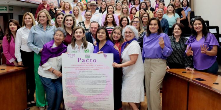 Participa Deni Gastelum Barreras , candidata a diputada local por el Distrito XVI, en la Firma del «Pacto por el Sonora que queremos las Mujeres».