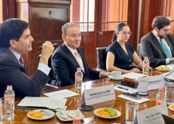 Expone Gobernador iniciativas en materia de aprovechamiento de energías limpias