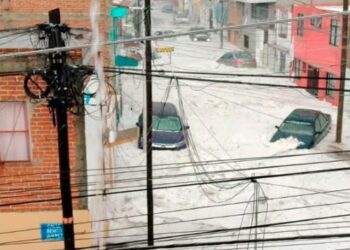 Granizo y calles inundadas: las impresionantes imágenes que dejó la lluvia en Puebla