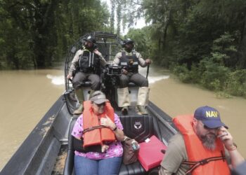 Tras las inundaciones en Texas han sido rescatadas más de 170 personas