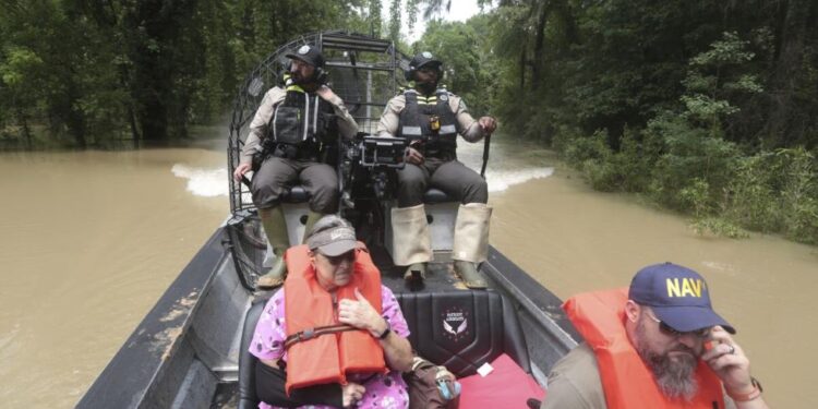 Tras las inundaciones en Texas han sido rescatadas más de 170 personas