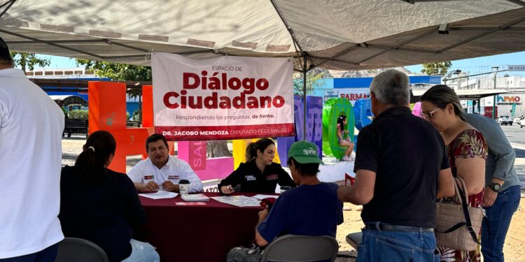 Realiza Jacobo Mendoza programa “Diálogos Ciudadanos” en el Jardín Juárez