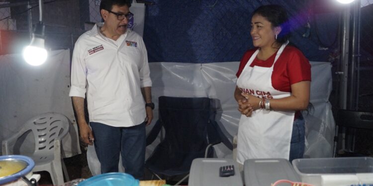 Recorre Juan Francisco Gim Nogales calles de la Colonia Romanza
