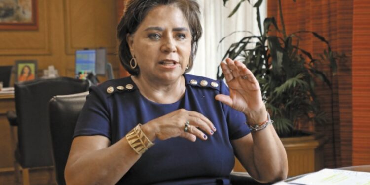 Recorte de tasas fue prematuro y retrasó dos trimestres la llegada de la inflación al objetivo: Irene Espinosa