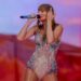 Taylor Swift enciende a más de 50 mil ‘swifties’ en el Bernábeu