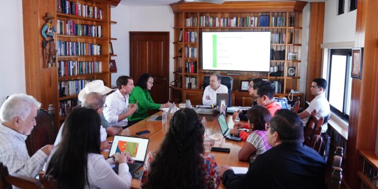 Supervisa Gobernador avances en certificación de Bacanora