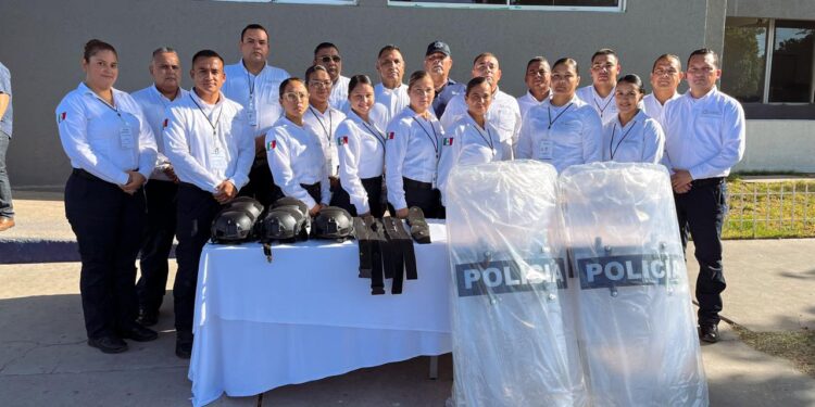 Recibe academia de la SSPM equipo táctico en lunes cívico