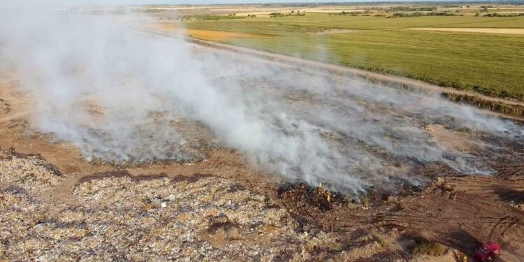 Extinguido el incendio del basuron municipal