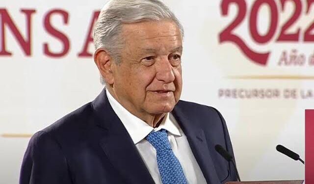 Celebra López Obrador nivel más bajo en índice de pobreza laboral