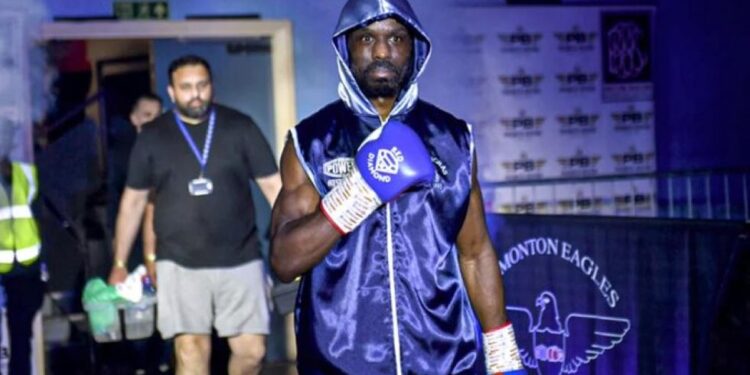 Muere el boxeador Sherif Lawal en el cuarto round de su debut