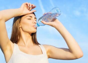 Estos son los sueros orales que debes evitar en la temporada de calor, según Profeco