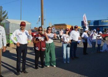 Con Maestros y vecinos del pueblo nuevo festejó Chemel Quijada el día del trabajo