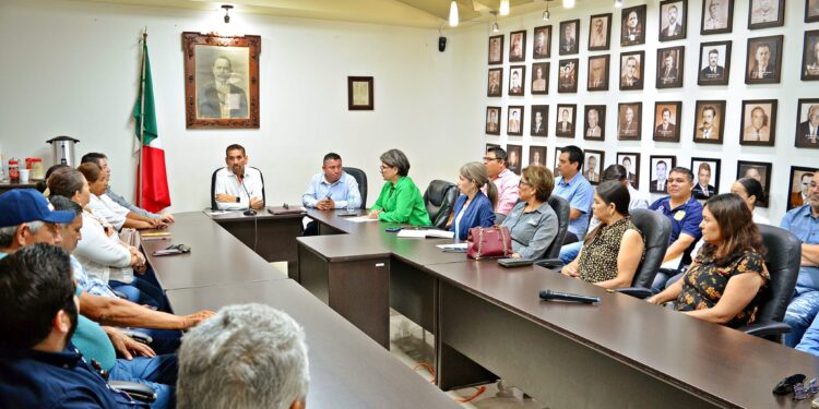 Suspenden clases por contingencia ambiental a causa de incendio en el depósito de basura