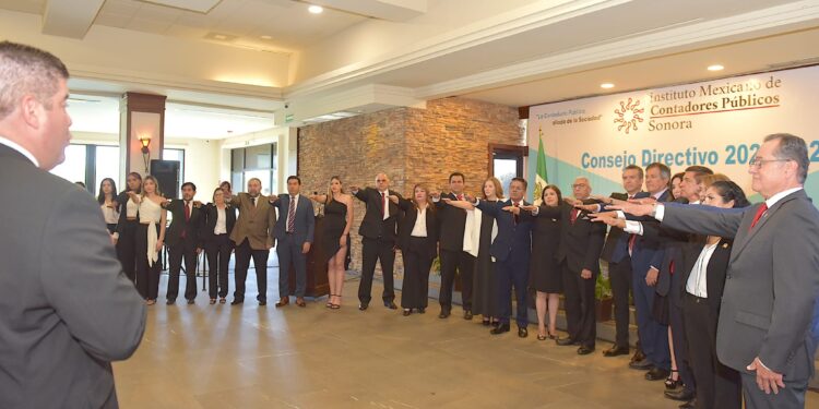 Atestiguan representantes del Ayuntamiento de Hermosillo relevo en el Colegio de Contadores de Sonora
