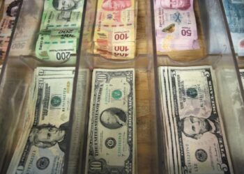 Precio del dólar hoy 22 de mayo de 2024: El peso opera con pérdidas