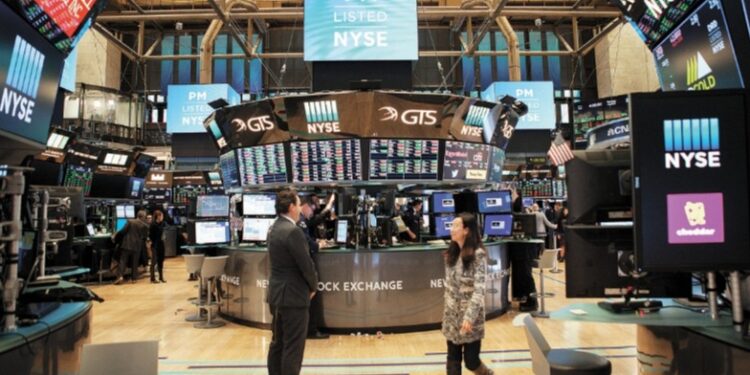 Wall Street cierra una semana mixta; el Nasdaq alcanza máximo récord
