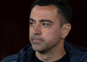 Barcelona anuncia cese de Xavi Hernández