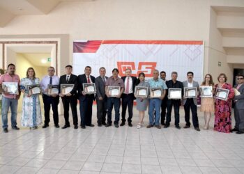 Preside Gobernador ceremonia de homenajeados de Cobach 2024