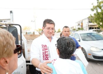 La comunidad de Nachuquis y comerciantes del tianguis se suman a Elías Retes