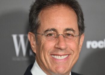 Divide opiniones presencia de Jerry Seinfeld en graduación de Universidad de Duke