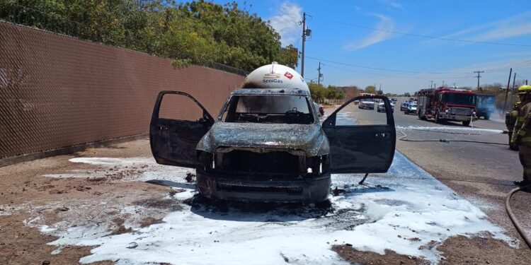 Controla UMPC incendio de pipa en carretera hornos-esperanza