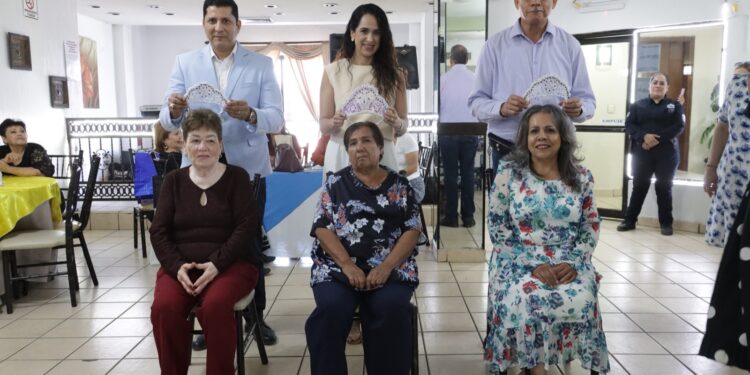 Se une Gobierno Municipal al festejo de las madres jubiladas y pensionadas del Ayuntamiento