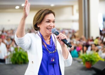 PENSIÓN Y TARIFA SOCIAL PARA JEFAS DE FAMILIA, CONDONACIÓN DE ADEUDOS DE AGUA Y CREACIÓN DEL INSTITUTO DE LA MUJER HERMOSILLENSE: Compromisos de María Dolores del Río
