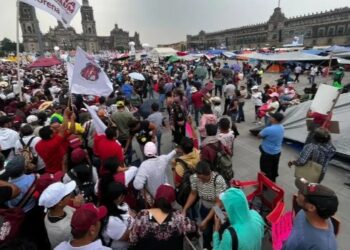 Maestros de CNTE permanecerán en plantón del Zócalo